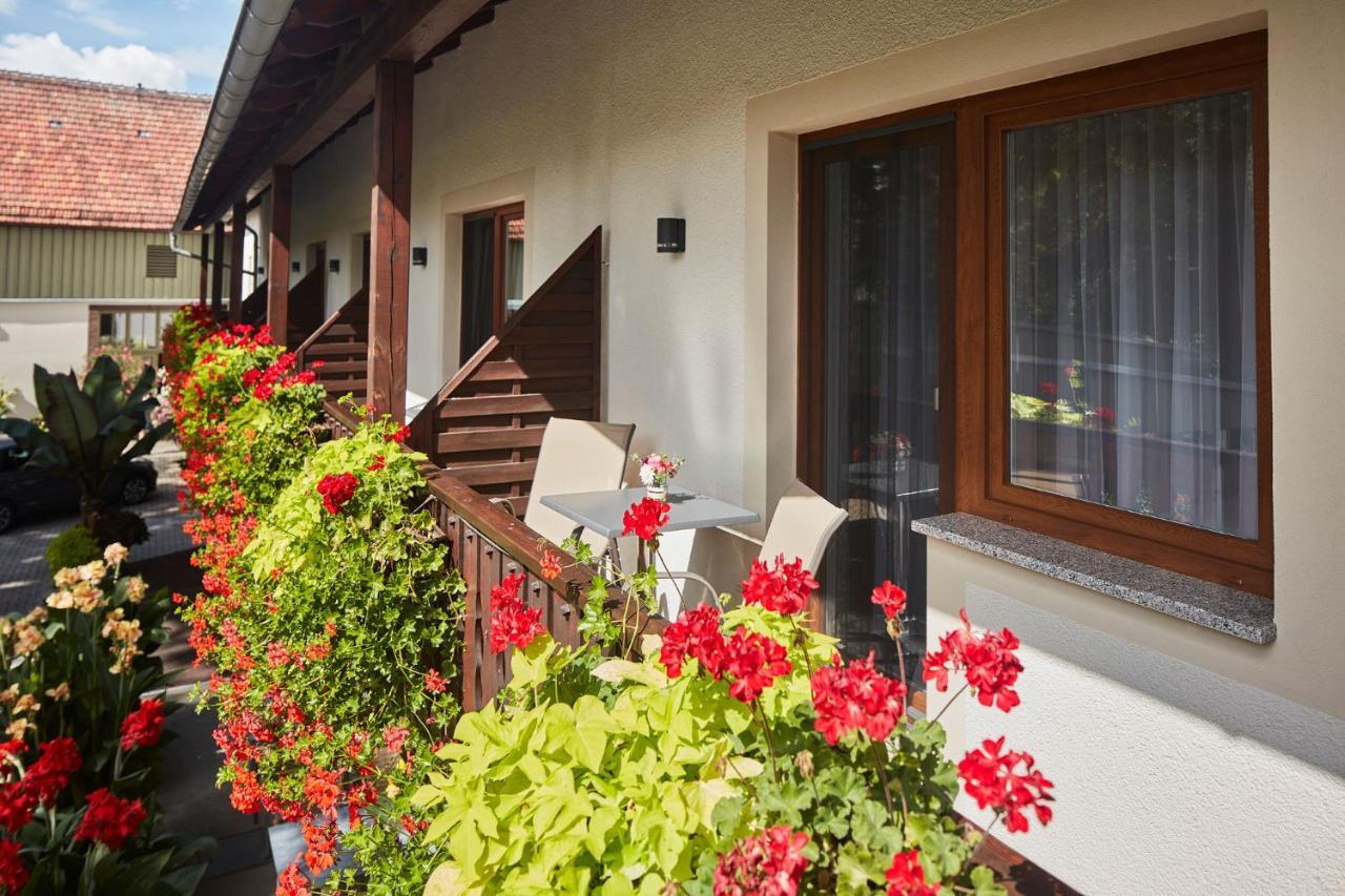 Hotel Garni Sonnenhof Reichenberg  Екстер'єр фото
